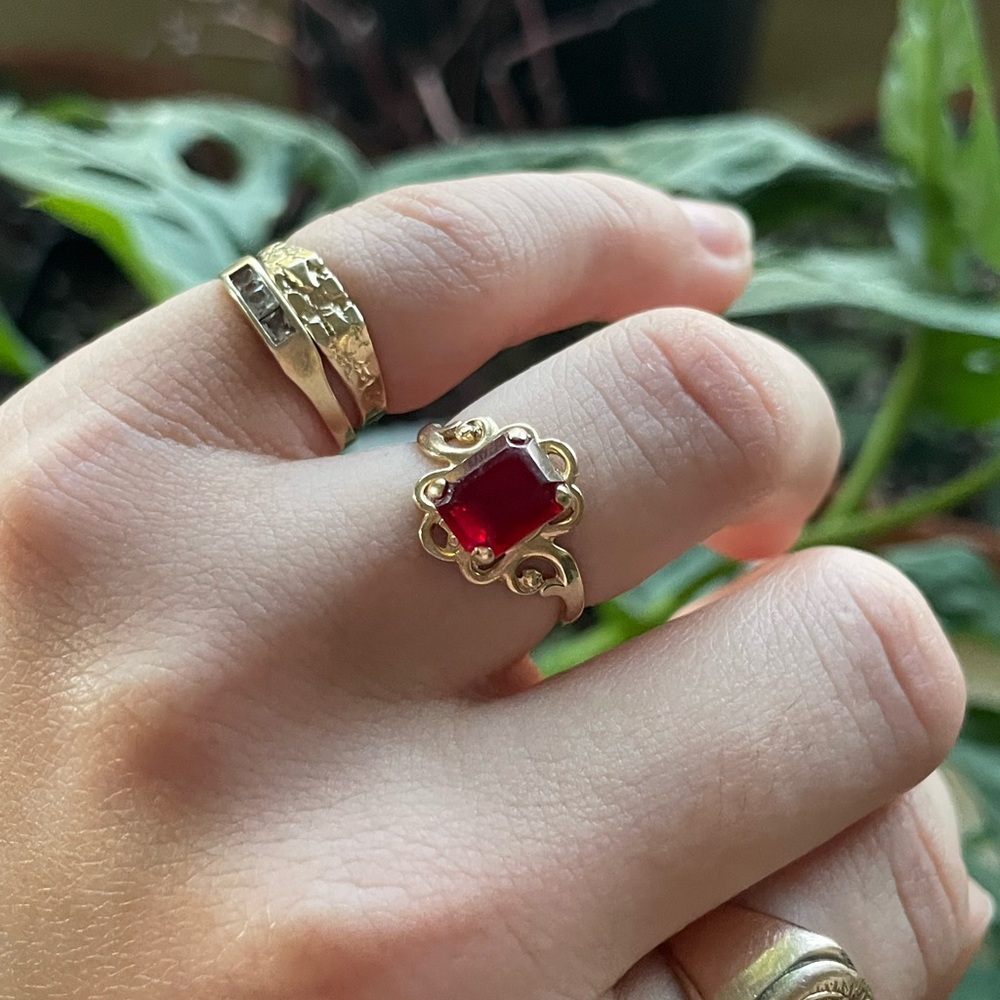 10K Solid Gold Ring - Picture 2 of 7